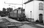 NStCM__Tw 3 von 1924 mit Bw an der Drehscheibe vor dem Depot in Nyon.__01-09-1976