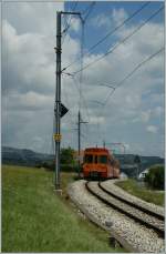 Der NStCM Regionalzug 129 verlsst Arzier Richtung Nyon.