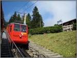 Begegnung an der Ausweichstelle msigen der Pilatus Bahn.