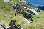Ein Wanderweg f�hrt �ber den Tunnel gleich unterhalb der Bergstation.