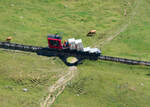 Schwierig, das Bild waagrecht genau auszurichten: Transportfahrzeug der Pilatusbahn auf der Mattalp etwas unterhalb der Bergstation Pilatus Kulm, 19.8.2026