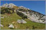 Wagen 25 und 28 fahren langsam ber die Mattalp Richtung Pilatus Kulm. (04.10.2011)