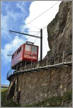 Wagen 23 auf schwindelerregender Talfahrt am Eingang des Fleimentunnels.