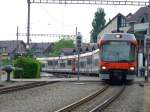RBS - Triebwagen ABe 4/12 67 + ABe 4/12 62 bei der Durchfahrt im Bahnhof von Schnbhl am 30.04.2007