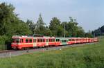 Die RBS-Be 4/12 45 im alten sowie 58 im neuen Anstrich am 22. Juli 2004 auf der damaligen Linie W bei Bolligen.
