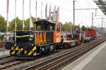 REGIONALVERKEHR BERN-SOLOTHURN (RBS).
Am 9. Oktober 2021 wurden mehrere Bauzüge verewigt.
Auf der Station Shoppyland mit Tmf 2/2 167  MAX  + X 701 + X 711 + G 513 als Gleisbauwagen.
Foto: Walter Ruetsch 