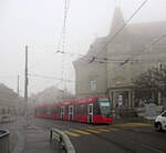 Strassenbahn Bern: Der neue Stadler Tramlink 920 auf der von Worb Dorf herkommenden Linie 6.