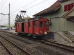Gem 4/4 121 SZB (heute RBS) im Einsatz auf einer Fahrleitungssprhfahrt (Frostschutz) bei der Pause im Bahnhof Lohn-Lterkofen.