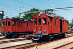 RBS/SZB:
100 JAHRE SOLOTHURN-BERN
Am 27. August 2016 feiert der RBS (ehemals SZB) sein Jahrhundertfest in Solothurn, Bern und Jegenstorf. Zu diesem erfreulichen Gross Anlass ein Rückblick auf die Gütertriebwagen und Güterlokomotiven die ab dem Jahre 1979 noch im täglichen Einsatz standen. Im Jahre 2003 wurde der Güterverkehr zwischen Solothurn und Fraubrunnen eingestellt.
Der Gem 4/4 122 (1916/73) wurde 1996 ausrangiert und an La Traction verkauft.
Der Gem 4/4 121 (1912/60) wurde 2016 ausrangiert. Im droht der baldige Abbruch, falls kein Retter gefunden wird.
Foto: Walter Ruetsch
