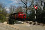 Schinznacher Baumschul Bahn Diema Diesellok befhrt die neue  kleine  Brcke.