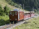 Die He 2/2 stosst am 26.8.17 ihre offenen Wagen auf die Schynigen Platte, kurz nach Breitlauenen.