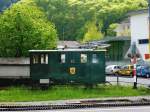 Whrend Lok 62 in Revision ist, steht ihr Kasten auf Behelfsrdern im Freien. Wilderswil, 6.Mai 2012. 