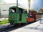 Zahnrad Dampflok  H 2/3  5 mit Personenwagen C 3..beim verlassen des Bahnhofsareals von Wilderswil am 19.08.2006