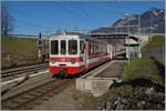 Ein AOMC Regionalzug nach Monthey-Ville beim Halt in Aigle Hôpital.
25. Jan. 2016