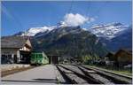 Der ASD BDe 4/4 402 mit seinem Bt vor den frisch aber nur leicht verschneiten Alpen in Les Diablerets. 

3. Okt. 2019