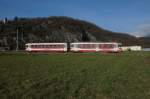 Be 4/4 101 und Bt 132 erreichen am 1.12.2012 Villy.