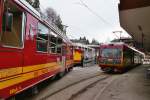 Bahnhofsszene in Villars-sur-Ollon (BVB): Links rangiert ein BDeh 4/4, links Beh 4/8, der demnchst wieder die Talfahrt nach Bex in Angriff nimmt.