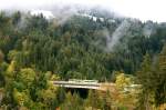 Der Beh 4/8 92 auf Bergfahrt auf dem Viaduct du Barboleusaz; 11.10.2013