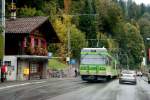 Der Beh 4/8 92 auf Talfahrt an der Station Arveyes; 11.10.2013