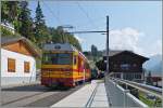 Der vom BVB BDeh 4/4 83 geschoben Regionalzug 30 von Bex nach Villars hat Gryon erreicht.