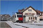 Der TPF Regionalzug S50 14826 von Palézieux nach Montbovon bestehend aus dem TPF Be 2/4 102  Sud Express , einem B und dem Be 2/4 102  Sud Express  ist in Châtel St-Denis eingetroffen und wechselt für die Weiterfahrt Richtung Bulle nun die Fahrtrichtung.

15. Feb. 2019