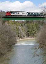 ABSCHIED VON DER SCHMALSPURSTRECKE BULLE - BROC FABRIQUE.
Transports publics fribourgeois (TPF)
Zum Abschied von der Schmalspur-Strecke zwischen Bulle und Broc-Fabrique wurden die fahrplanmässigen Fahrten vom 27. und 28. März 2021 ohne Aufpreis mit Nostalgiezügen von GFM Historique geführt.  Der historische Zug bestand aus Be 4/4 131 + BC Ce 811, ehemals Brünig + BDe 4/4 141.
Diese sechs Abschiedsaufnahmen meiner vierten Serie sind am 27. und 28. März 2021 zwischen Les Marches und Broc Village, Gare entstanden.
Foto: Walter Ruetsch