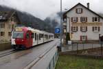 TPF: Noch etwas gewöhnungsbedürftig sind die neuen Triebzüge, die seit dem Dezember 2015 das Bild der TPF prägen.  Be 2/4 102 mit der S60 Montbovon–Broc  Fabrique als Strassenbahn Montbovon in Richtung Bulle unterwegs am 9. Januar 2016. Zur Zeit der Aufnahme hatte der Wagenführer die korrekte Anschrift noch nicht vorgenommen. Die TPF hat sechs dieser modernen Triebzüge von Stadler Rail im Betrieb. Die alte Flotte konnte dadurch  pensioniert  werden. 
Foto: Walter Ruetsch
