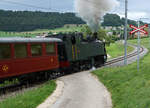 125 Jahre Yverdon-les-Bains-Ste-Croix
TRAVYS/YStC
LA TRACTION
Am 1. und 2. September 2018 feiert die Strecke Yverdon-les-Bains-Ste.Croix ihr 125. Jubiläum.
Zur Erinnerung an die ersten Betriebsjahre stehen an beiden Festtagen Dampfzüge für Sonderfahrten im Einsatz.
Am 29. August 2018 fand die Probefahrt mit der G 2/3 + 3/3 E 206 und den BC 74 und BC 75 zwischen Yverdon-les-Bains und Ste-Croix statt.
Foto:  Walter Ruetsch  