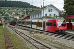 TRAVYS/YStC Yverdon - Sainte-Croix
ALT UND NEU VEREINT
Neuer Triebzug mit Bt 55 in Sainte-Croix auf den nächsten Einsatz wartend am 29. August 2018.
Foto: Walter Ruetsch