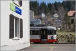 Nebenbahnromantik im Jura: Der von Le Locle in Les Brenets eingetroffene cmn / trn / transN BDe 4/4 N° wartet Les Brenets auf seine Fahrgäste für die Rückfahrt nach Le Locle.