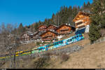 88. Lauberhornrennen am 13. Januar 2018 - Hochbetrieb bei der Wengernalpbahn. Pano 143 mit Werbung für das 125-Jahre-Jubiläum der WAB zusammen mit Pano 146 bei Wengen.