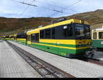 WAB - PANO Bhe 4/8 148 + Bhe 4/8 144 im Bahnhof Grindelwald am 28.09.2023