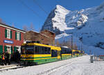 Lokalzug von Kleine Scheidegg nach Wengen - Lauterbrunnen in der Station Wengernalp (1874 müM).