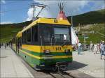 Der Triebzug 141 der Wengernalpbahn hat die Fahrgste am 30.07.08 zur Kleinen Scheidegg gebracht und wartet nun auf die Rckfahrt nach Grindelwald.