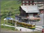 Der Bahnhof auf der Kleinen Scheidegg, Endstation fr die Wengernalpbahn und Ausgangspunkt fr die Jungfraubahn.