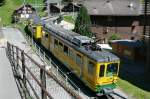 WAB Pendelzug 124 Sommer 2009. Wengernalpbahn Zahnradbahn Sommer-Pendelzug Komposition ab 1998 Triebwagen BDhe 4/4 124 von 1970 und Steuerwagen Serie Bt6 241-244 von 1998. Linie Lauterbrunnen-Kleine Scheidegg. Oberhalb Bahnhof Wengen.
