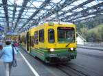 WAB Bt 133 mit Doppeltriebwagen BDhe 4/8 in Lauterbrunnen.