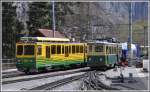BDhe 4/8 133 trifft in Lauterbrunnen ein und BDHe 4/4 104 macht sich mit einem Gtertransport auf den Weg ins autolose Wengen.