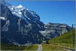 Ein WAB Regionalzug vor der grandiosen Kulisse der Alpen im Jungfraugebiet.
(21.08.2013)