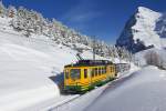 Nachdem die Besten der Weltcup-Rangliste die Lauberhorn-Abfahrt hinter sich gebracht hatten, stellte ich mich oberhalb der Wengernalp auf. Als erstes konnte ich den BDhe 4/4 120 zusammen mit dem Bt 241 vor der Kulisse der berüchtigten Eigernordwand ablichten (18.01.2015).