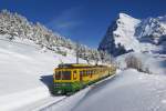 BDhe 4/8 133 fährt am 18.01.2015 von der Kleinen Scheidegg Richtung Lauterbrunnen, aufgenommen oberhalb der Wengernalp.