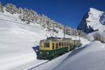 BDhe 4/4 112 befindet sich am 18.01.2015 auf Talfahrt oberhalb der Wengernalp. Für diesen Triebwagen wird es die letzte Lauberhorn-Abfahrt gewesen sein, die Fahrzeuge dieser Generation werden durch neue Panoramatriebzüge ersetzt.