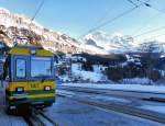 Die neuen Panorama-Triebwagen der Wengernalpbahn: 147 am Abend eines strahlenden Tages in Wengen, 20.Februar 2015. 