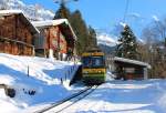 Die neuen Panorama-Triebwagen der Wengernalpbahn: 145 in Wengwald, 10.Februar 2015. 