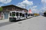 Der Bt 252 hat eine neue Samsung-Werbung bekommen und pendelt wieder auf der Grindelwaldseite, kleine Scheidegg, 07.07.2015.