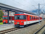 Ein IR-Zug mit dem Steuerwagen 930 der Zentralbahn steht im Bahnhof Engelberg, 09.10.2022.