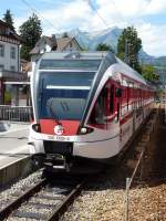 zb - Regio nach Luzern der Triebzug ABe 130 009-4 in Stans am 01.08.2010 