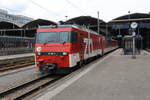 Hauptbahnhof Luzern am 20.5.2025: Zentralbahn Lok 1019691-1 fährt um 13.10 Uhr mit dem Panorama Express nach Engelberg von Gleis 12 ab.