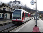 zb - Triebzug RAeh 161 013 Regio nach Interlaken Ost im Bahnhof von Meiringen am 24.10.2020