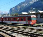 zb - Abgestellter Steuerwagen  1 + 2 Kl.  ABt 905-9 im Bahnhofsareal von Meiringen am 04.08.2007